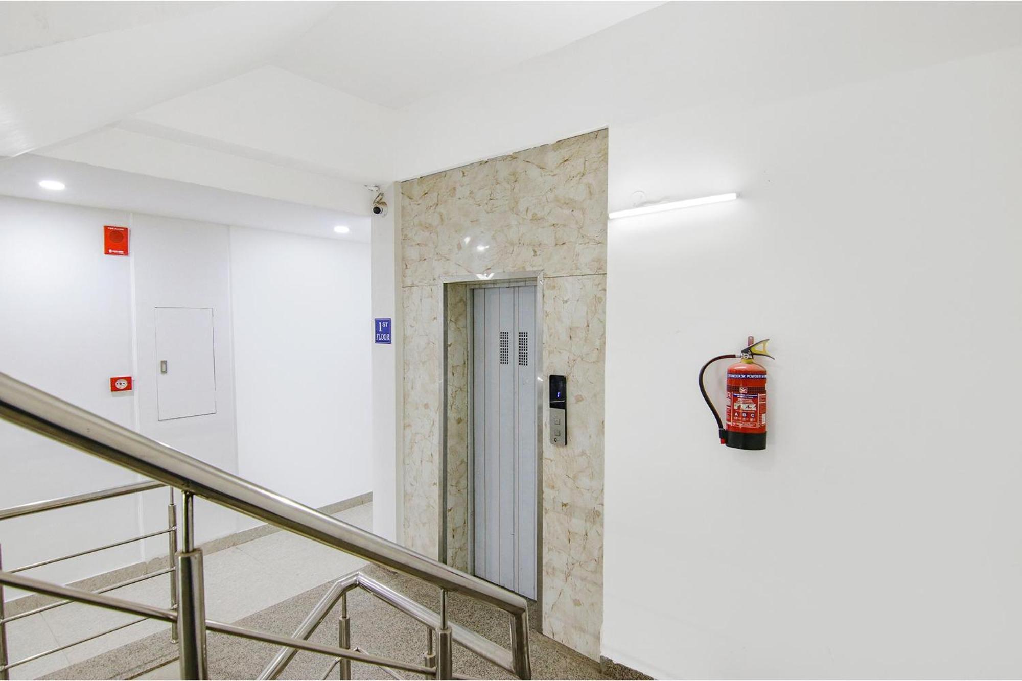 Fabhotel Gp Royal Чандигарх Экстерьер фото